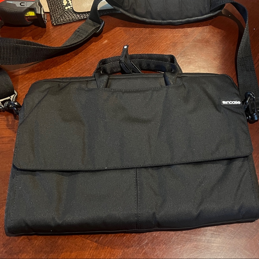 Incase Sleek Black Laptop Bag